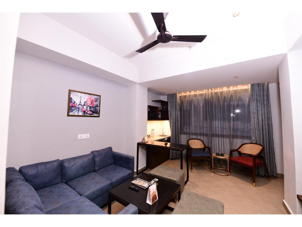 Belvedere Suites グレーター・ノイダ エクステリア 写真
